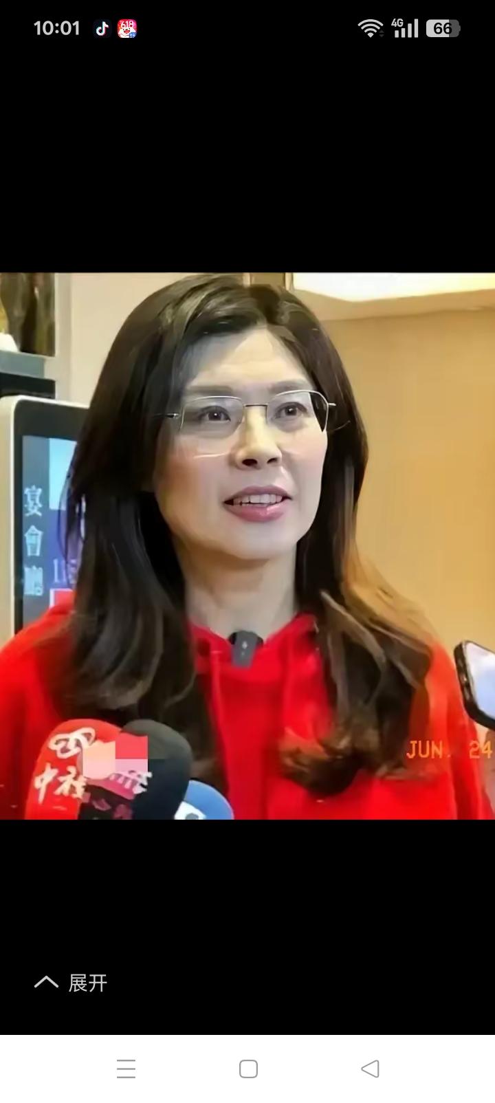 女中豪杰，国民党历届主席唯一爱华者。
郑成功血脉延续，尽管有时候胡咧咧。
台湾现