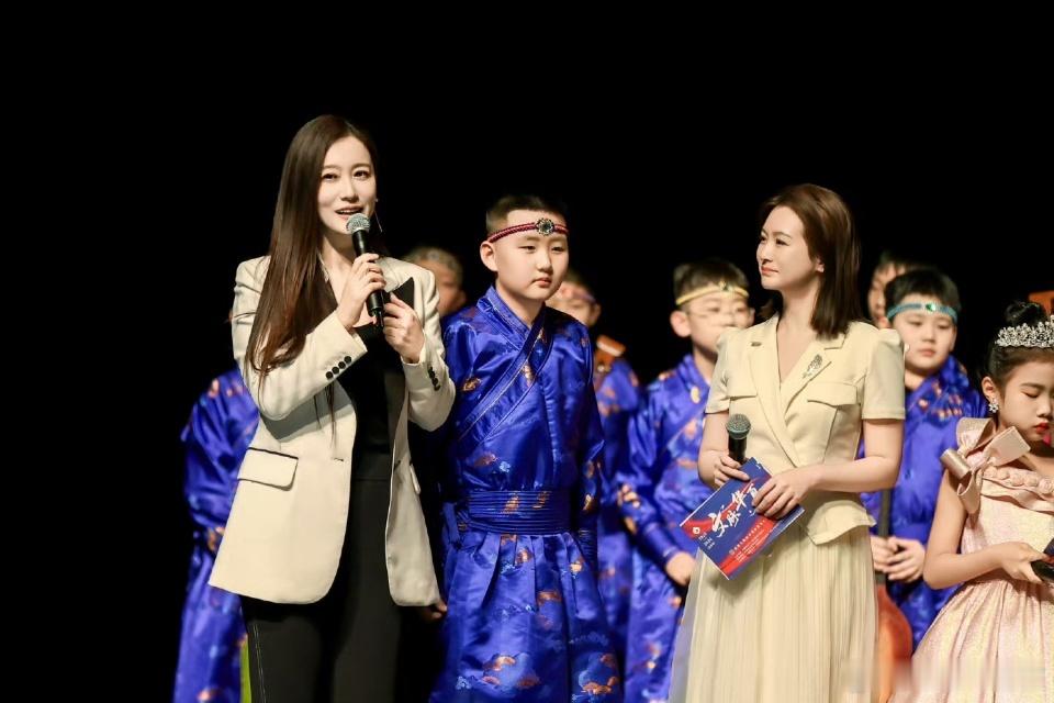 谭晶心软的神 谭晶我的妈呀，我的姥，我的谭晶老师真的好，一直在公益路上步履不停，