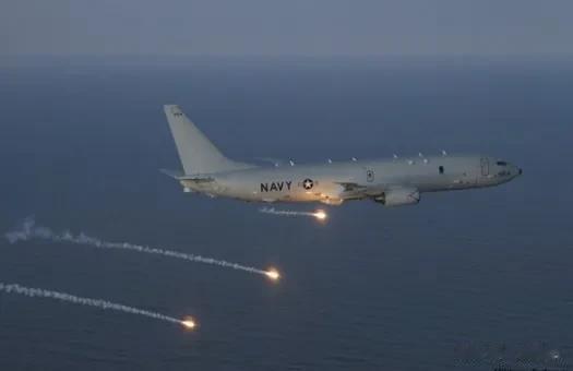 美军侦察机“闯入”中方基地，强光闪烁后瞬间“报废”，美军下令：不能招惹中国！

