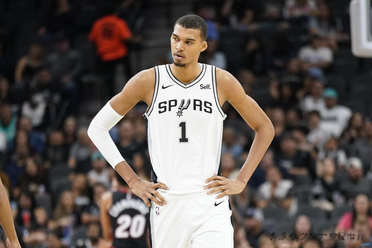 #NBA0号球员# 
北京时间10月22日NBA马刺队官方点评：文班亚马已经证明