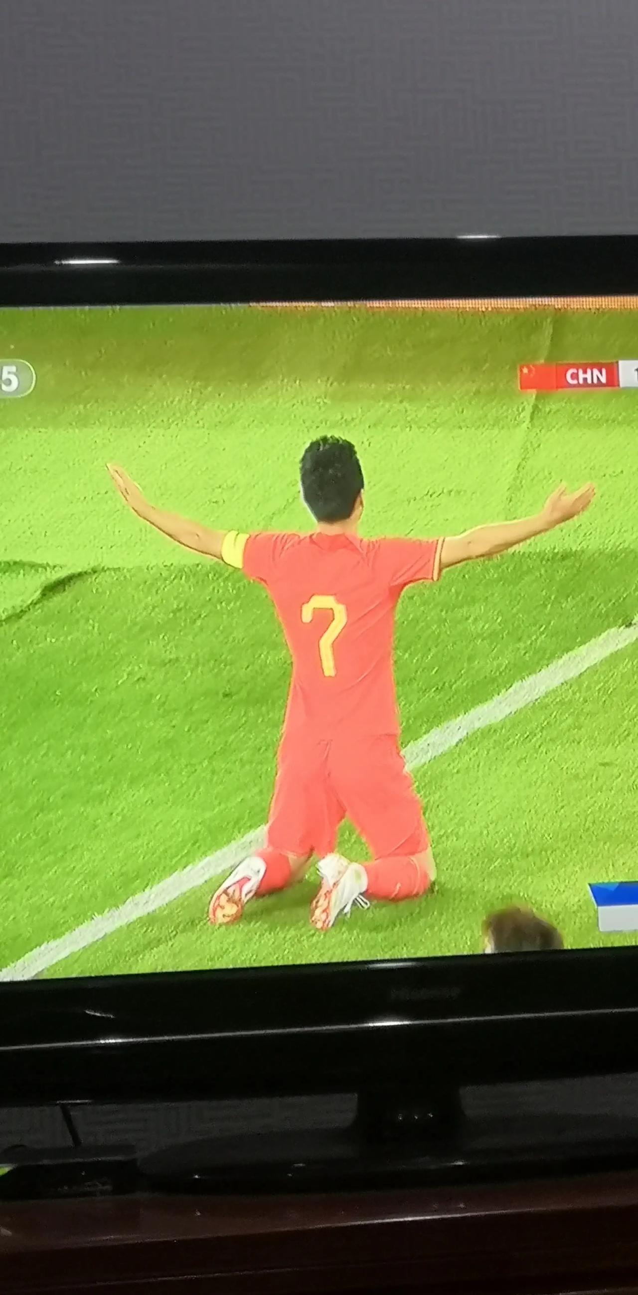 武磊终于进单刀球了，这一进球算是锦上添花，帮助中国队2：0战胜越南，取得热身赛首