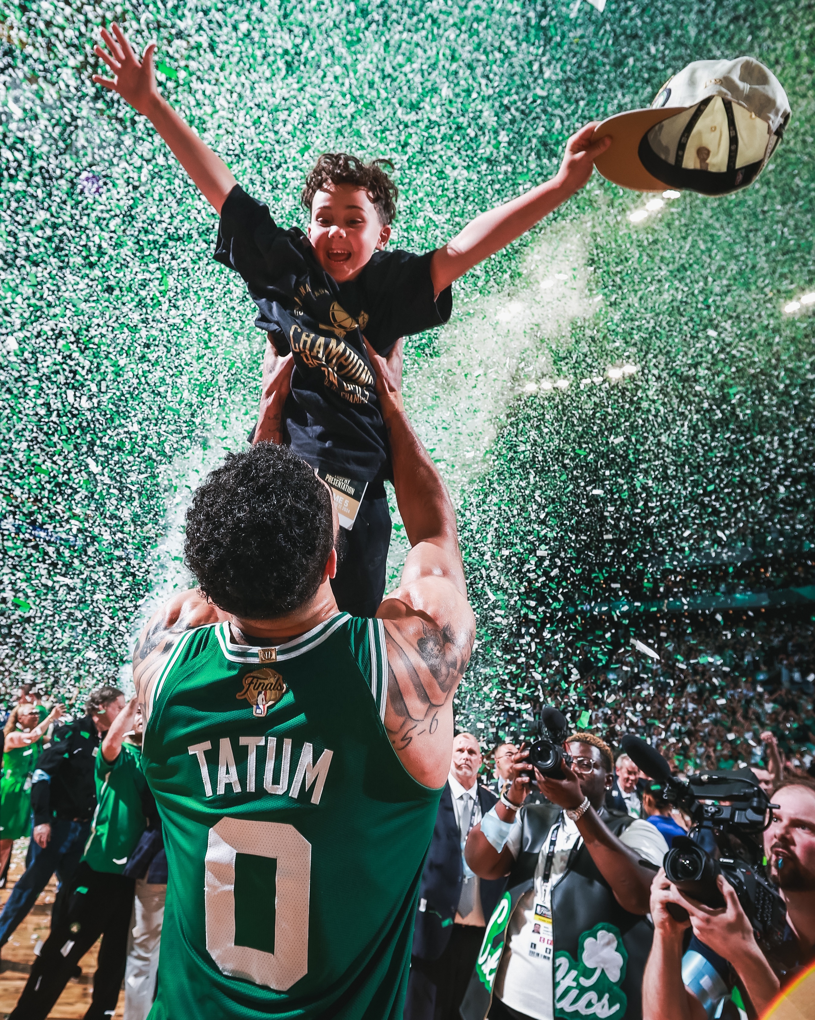 小家伙8️⃣岁了生日快乐🎂🎂再过十年你就是核心BLEEDGREEN波士顿凯尔