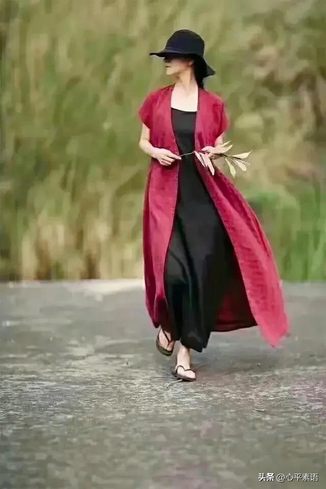 莫言有句话说得特别毒：
“任何人都不能深交，
永远记住，是任何人，
你对谁掏心掏