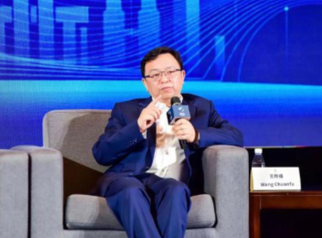 你绝对想不到，身家千亿的比亚迪创始人王传福，如今依然坚持每周雷打不动做一件事：拎