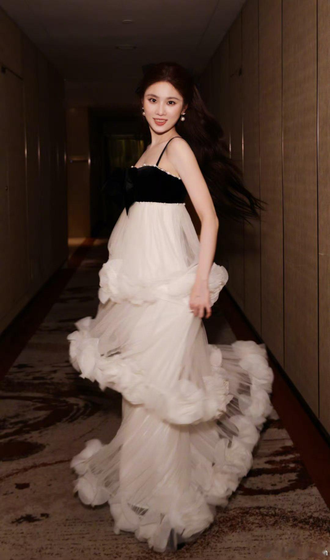 孙怡安慰张慧雯直播直出好走心！一公排练意见不合引发小矛盾，张慧雯委屈落泪，孙怡贴