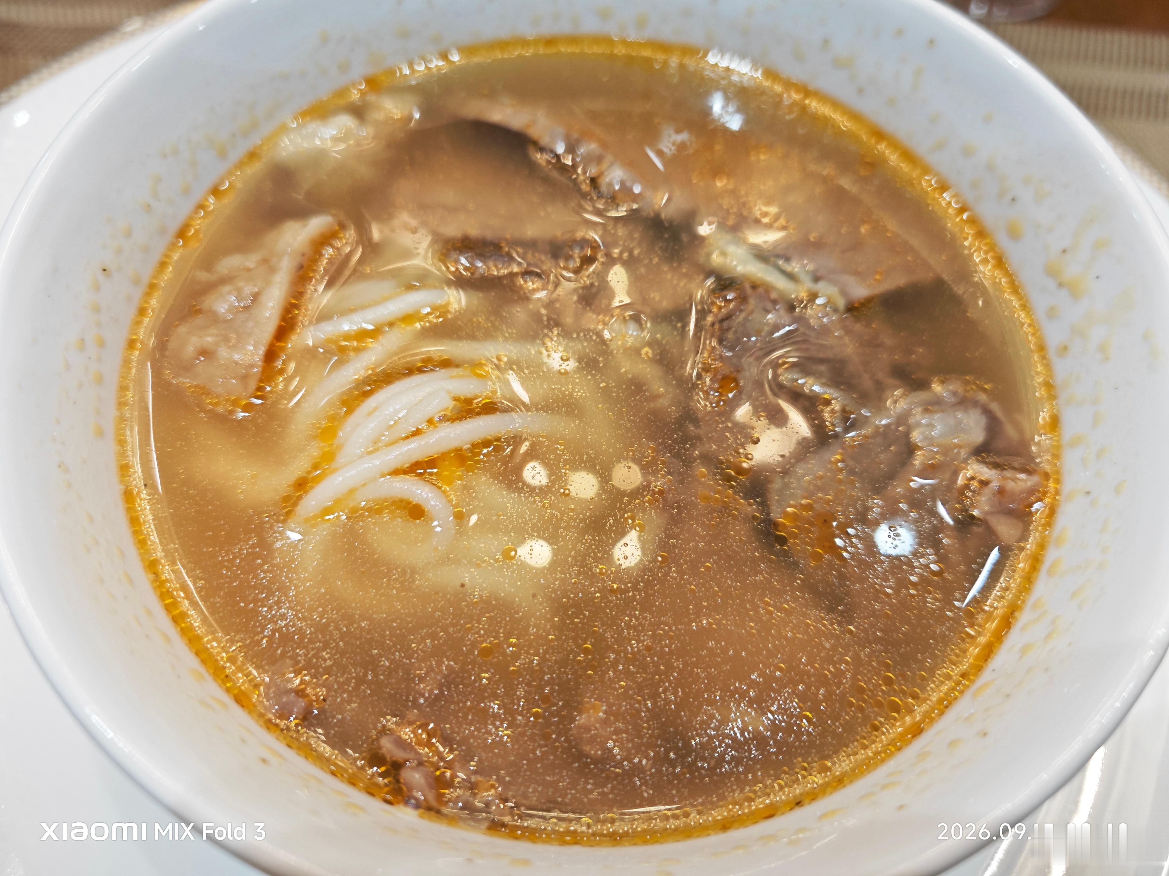 热干面和牛肉粉继续。真的很美味。 ​​​