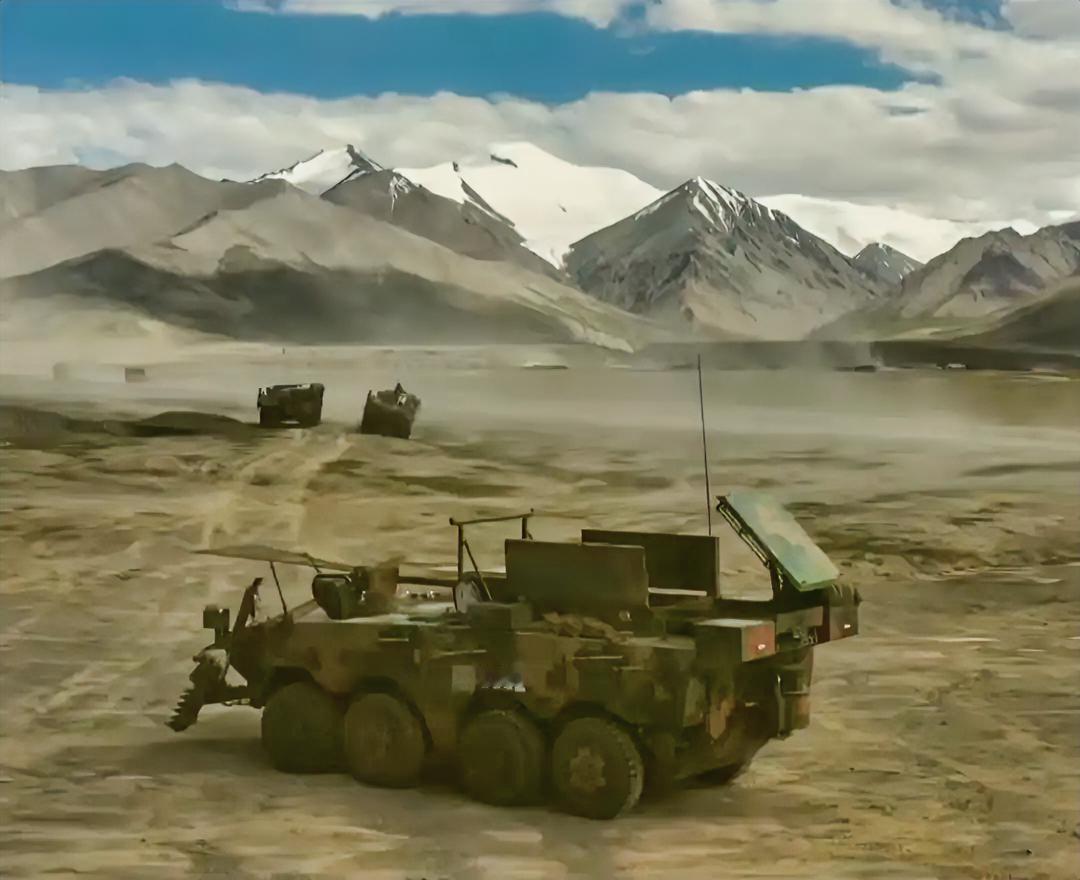 GPZ111A型轮式综合扫雷车是解放军的一款高效“扫雷神器”，专为破除各类雷场障