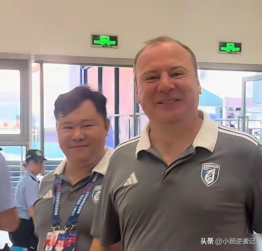 镇江队更换教练之后收获一胜一平，网络上形成一种舆论观点：认为球队的转机来自陆博飞