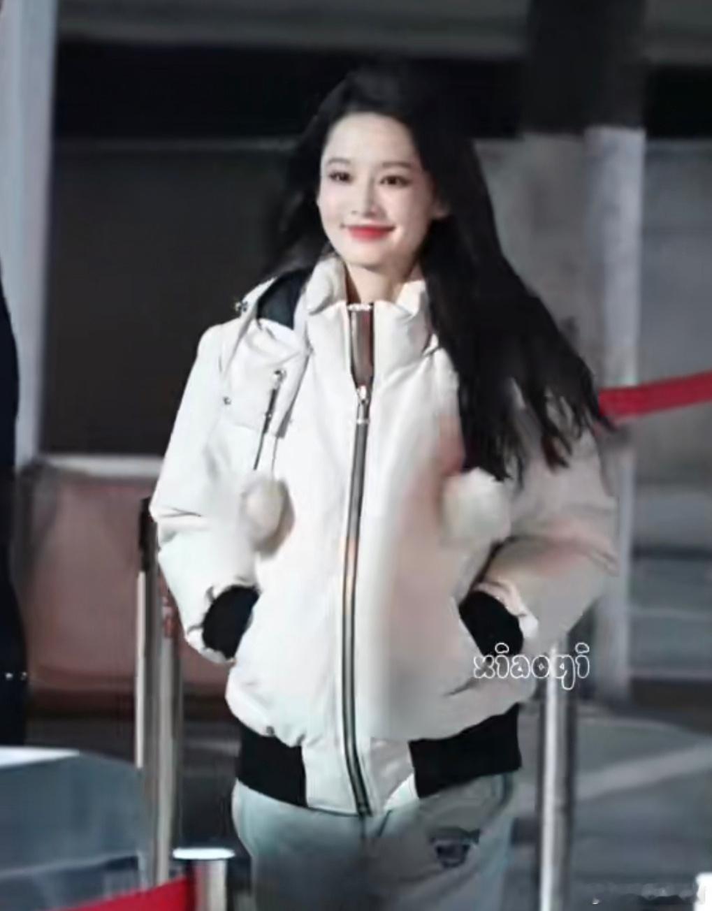 李沁春晚备播下班路透，清冷的像仙女一般！