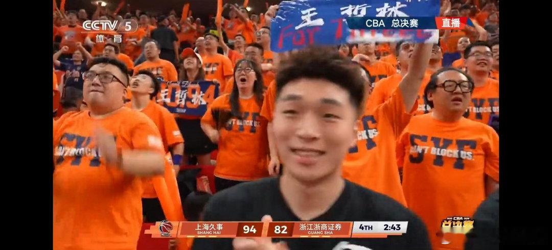 CBA总决赛全是大场面CBA上海男篮时隔24年夺冠上海男篮CBA总冠军，这一刻上