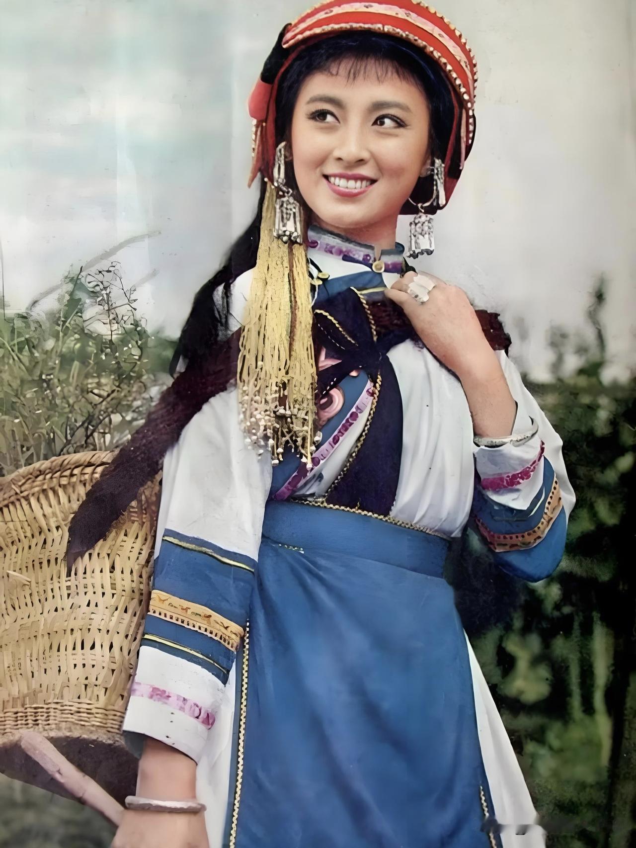 杨丽坤 | 永远的阿诗玛

银幕上一眼万年，她是《五朵金花》的灵动金花，也是《阿