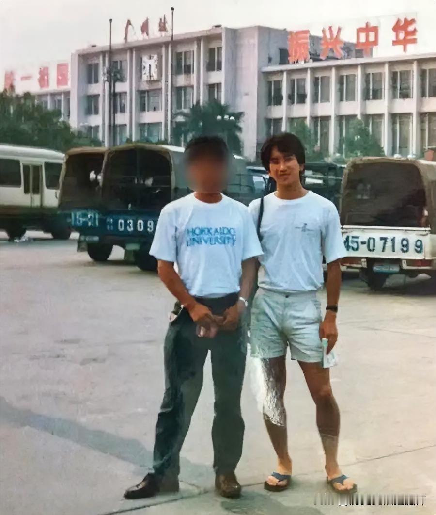 日本前驻华大使垂秀夫在中国留学期间，乘坐火车和巴士去了我国很多地方，北至黑龙江省