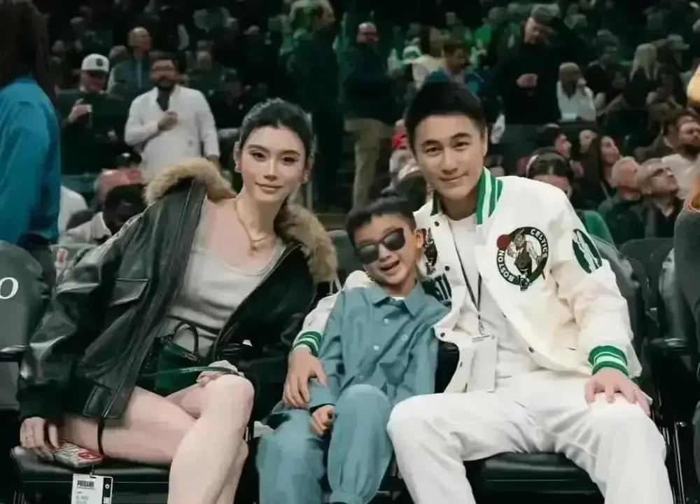 何超蕸在葬礼上被夸低调务实，可我心里只有一句叹息。

她没结婚没孩子，把几十年青