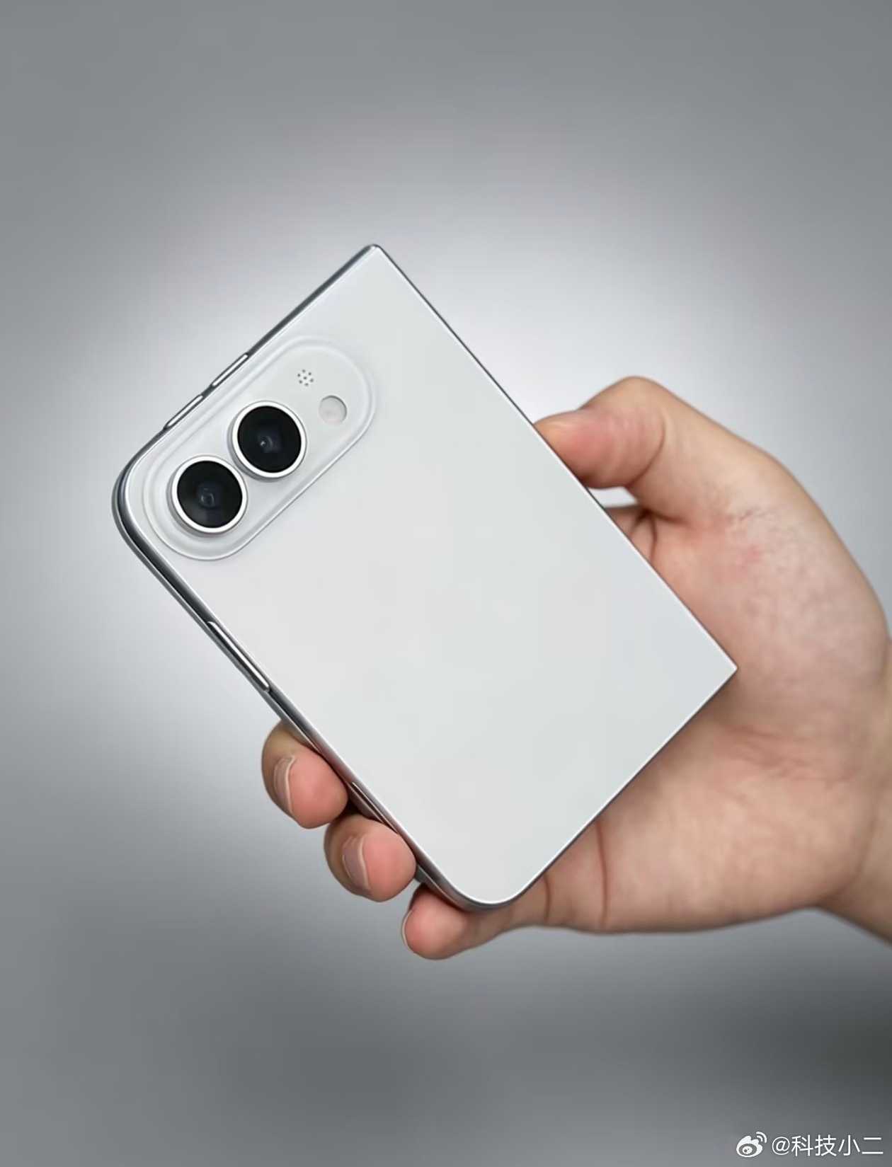 看到说iPhone Ultra折叠屏可能要延后到明年发布。明显是烟雾弹，最艰难也