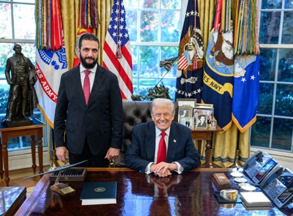 波斯湾又起风暴。2026年3月，美军突然对伊朗哈尔克岛发起猛烈空袭，炸毁一百多个