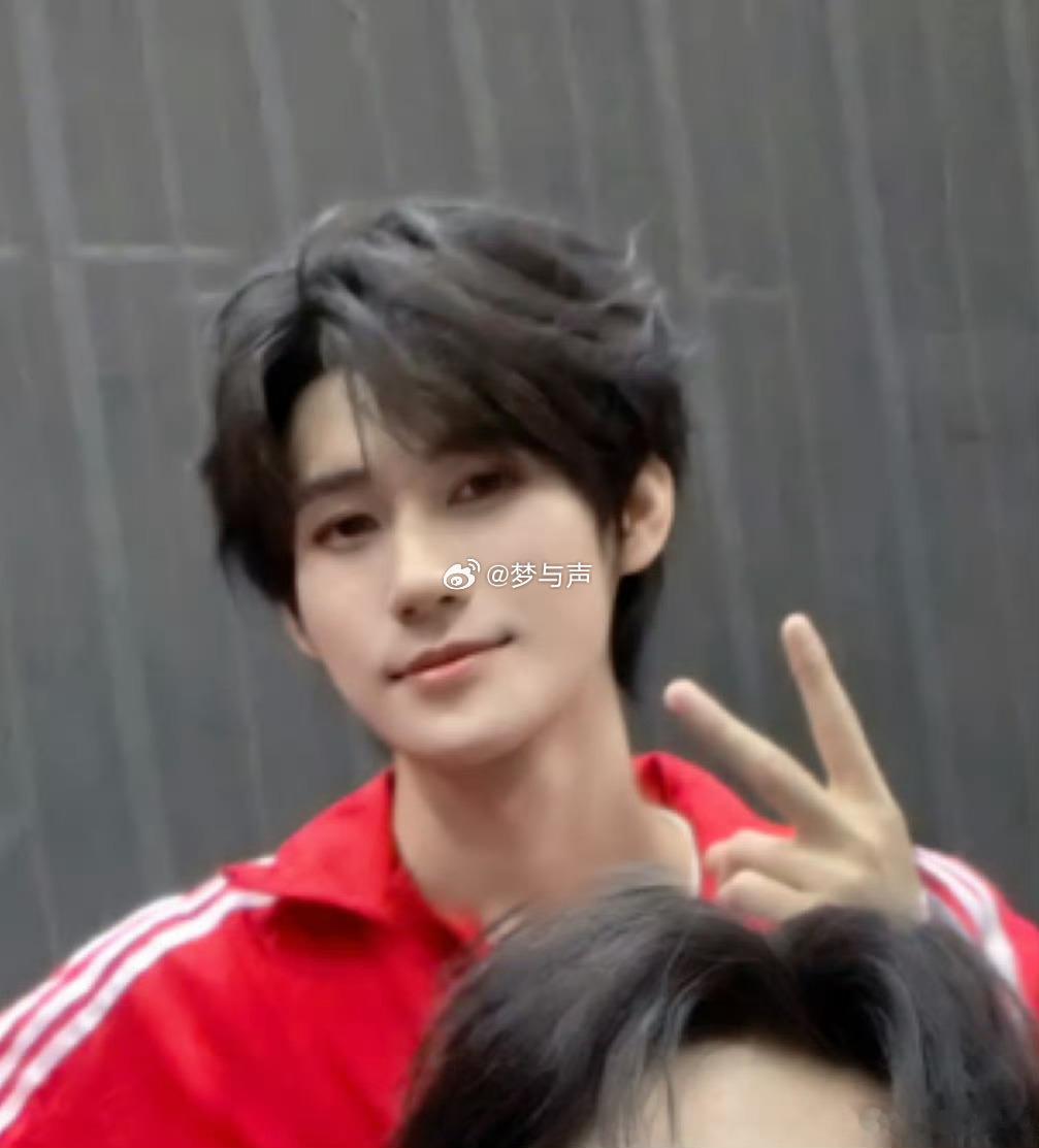 张真源被吓的面红耳赤还要被逗张真源被吓红温了 彭昱畅真的太会补刀了😂张真源本来