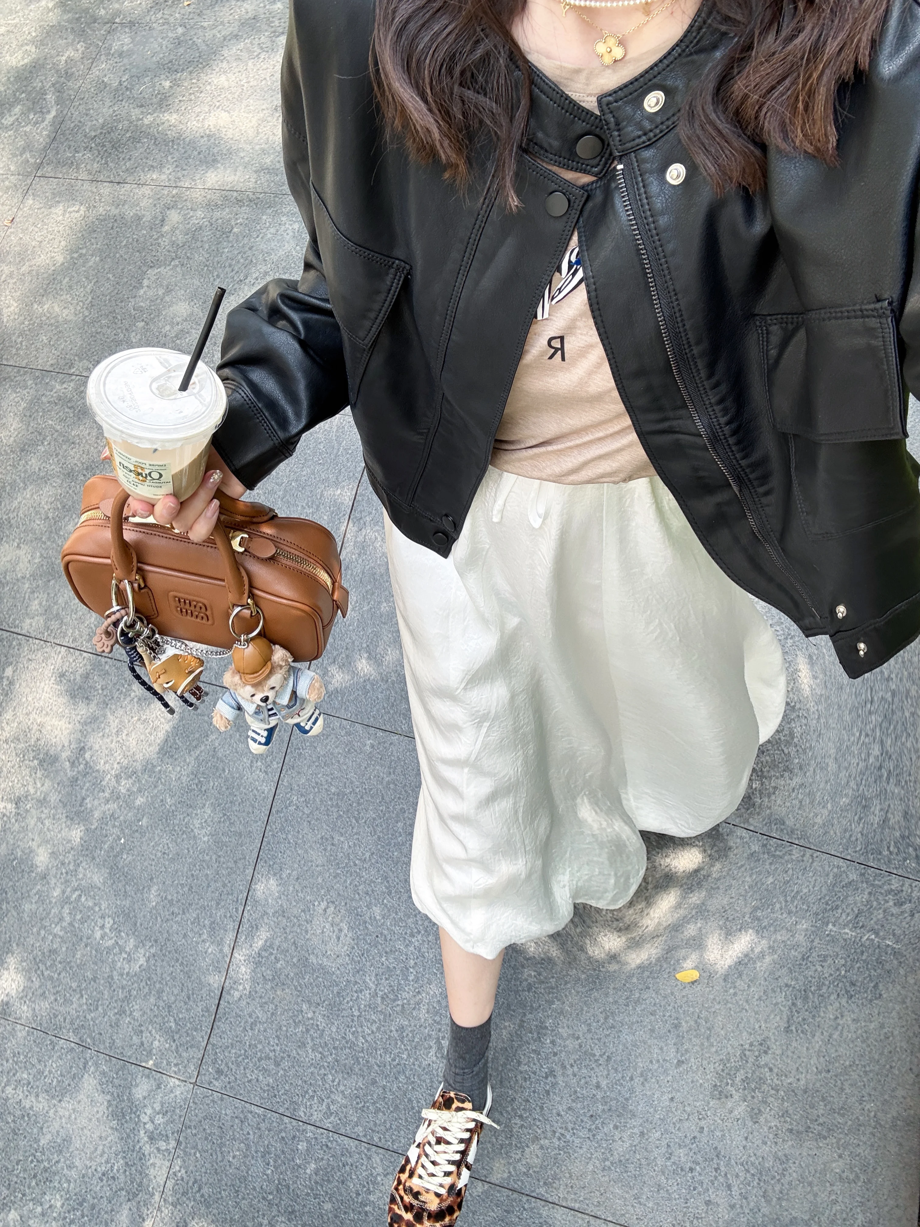 皮衣➕小白裙谁不爱啊！秋天就这么穿吼吼看！