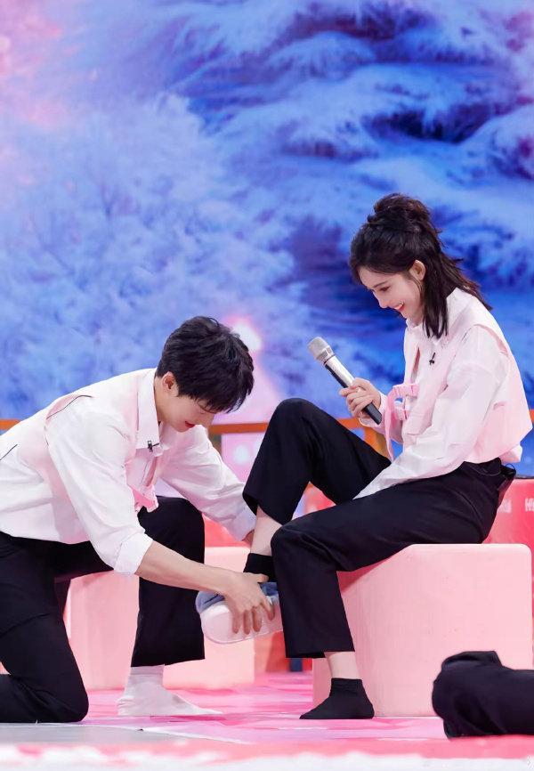 孟子义李昀锐上海应援大屏应援大屏是前菜，品质盛典是正餐！孟子义李昀锐今天不发个合