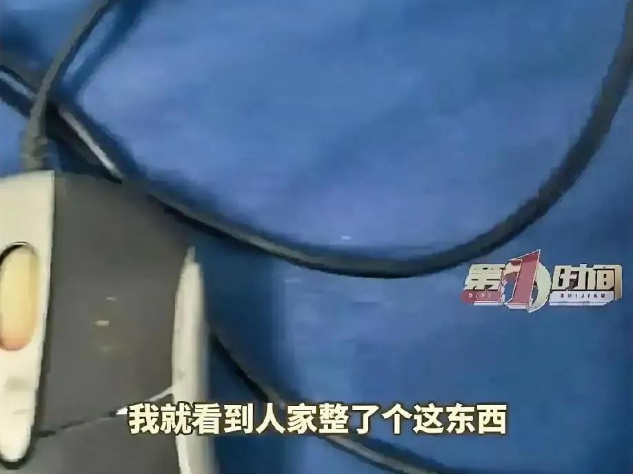 手机屏幕忽然花屏了，像蒙上了一层破碎的彩虹，闪烁不定。我心里一沉，盘算着又要花掉