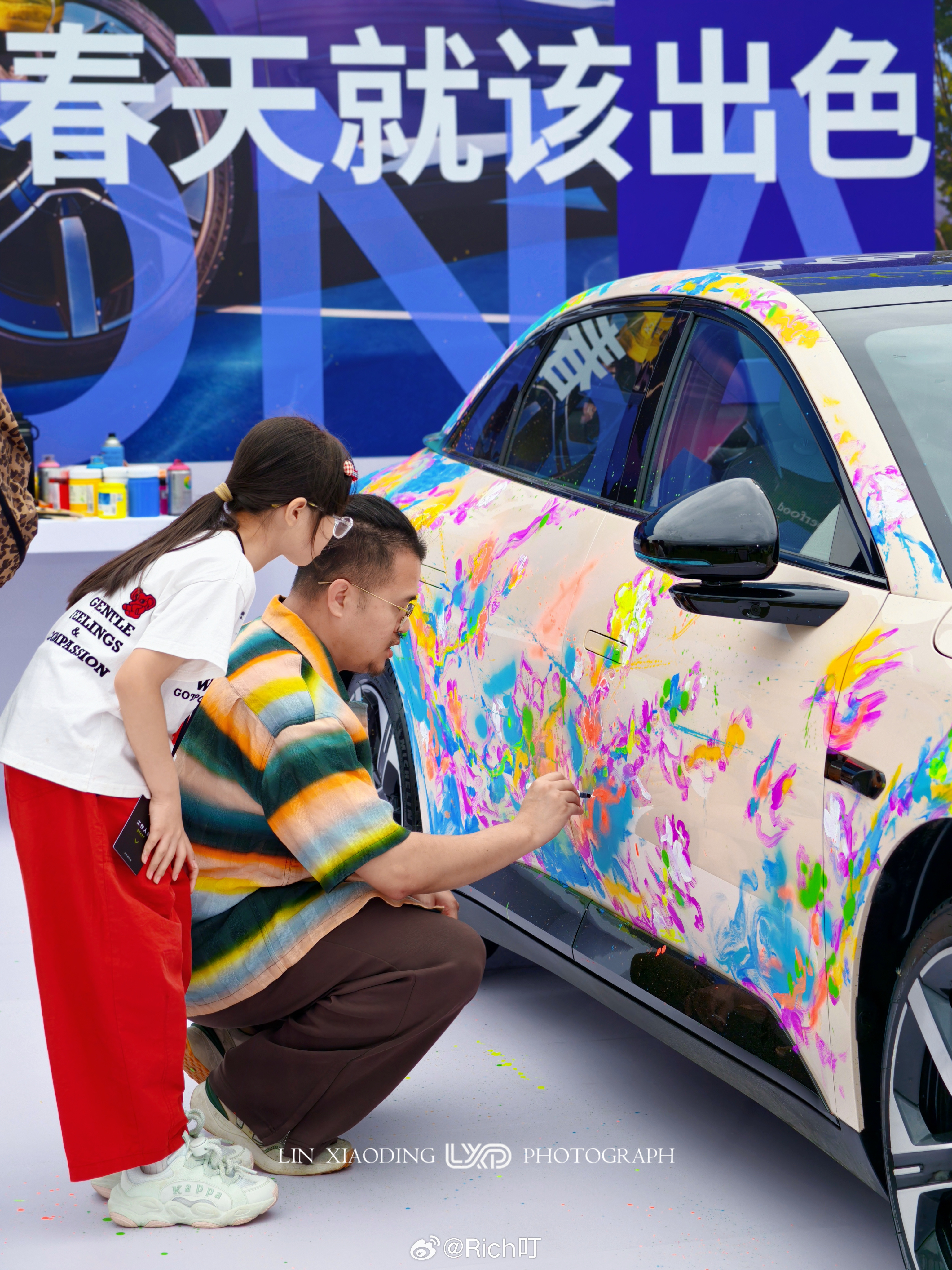 现场的布置真的太好看了特别符合年轻人的调调！2026款小鹏mona大大大大大升级