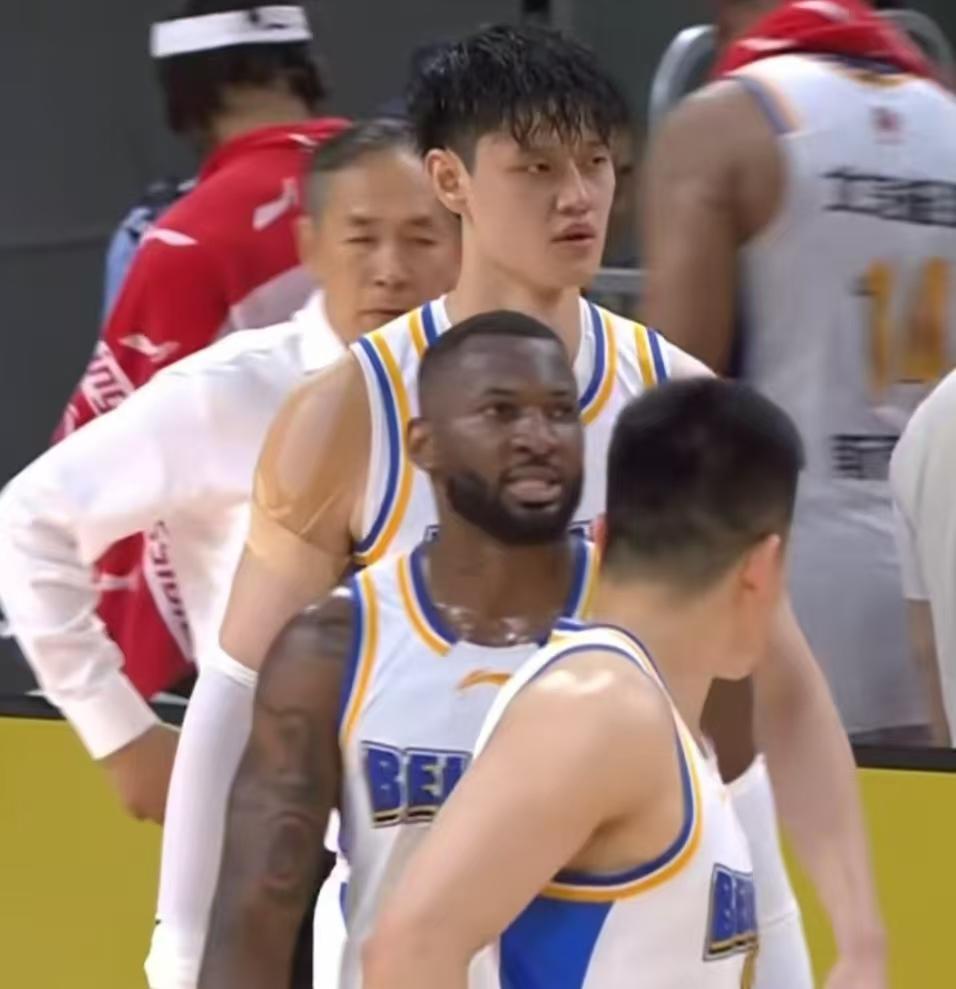 广东男篮以102-99绝杀广东，赵睿不发力，周琦不发力，曾凡博也不发力，本土球员