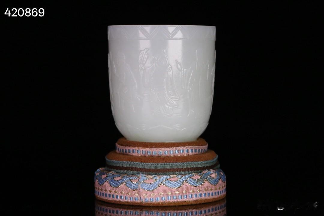 清 乾隆 和田玉八仙杯。尺寸5.8*6.4cm，重144.2g