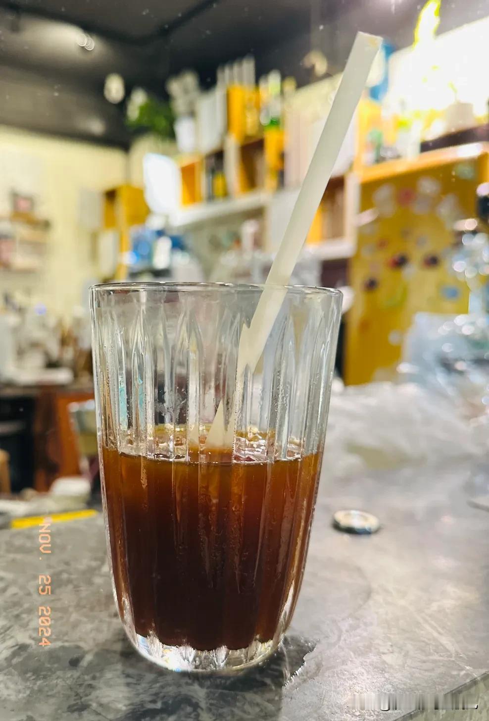 不想出门？
不允许❎
一杯咖啡就搞定！
这是多没有立场啊！[笑哭]