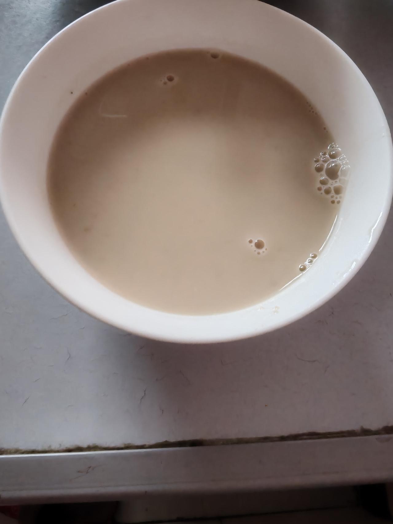 你们打豆浆，除了黄豆还加什么，我最近喝豆浆喝服了，放点黄豆，放点花生，三个大枣，