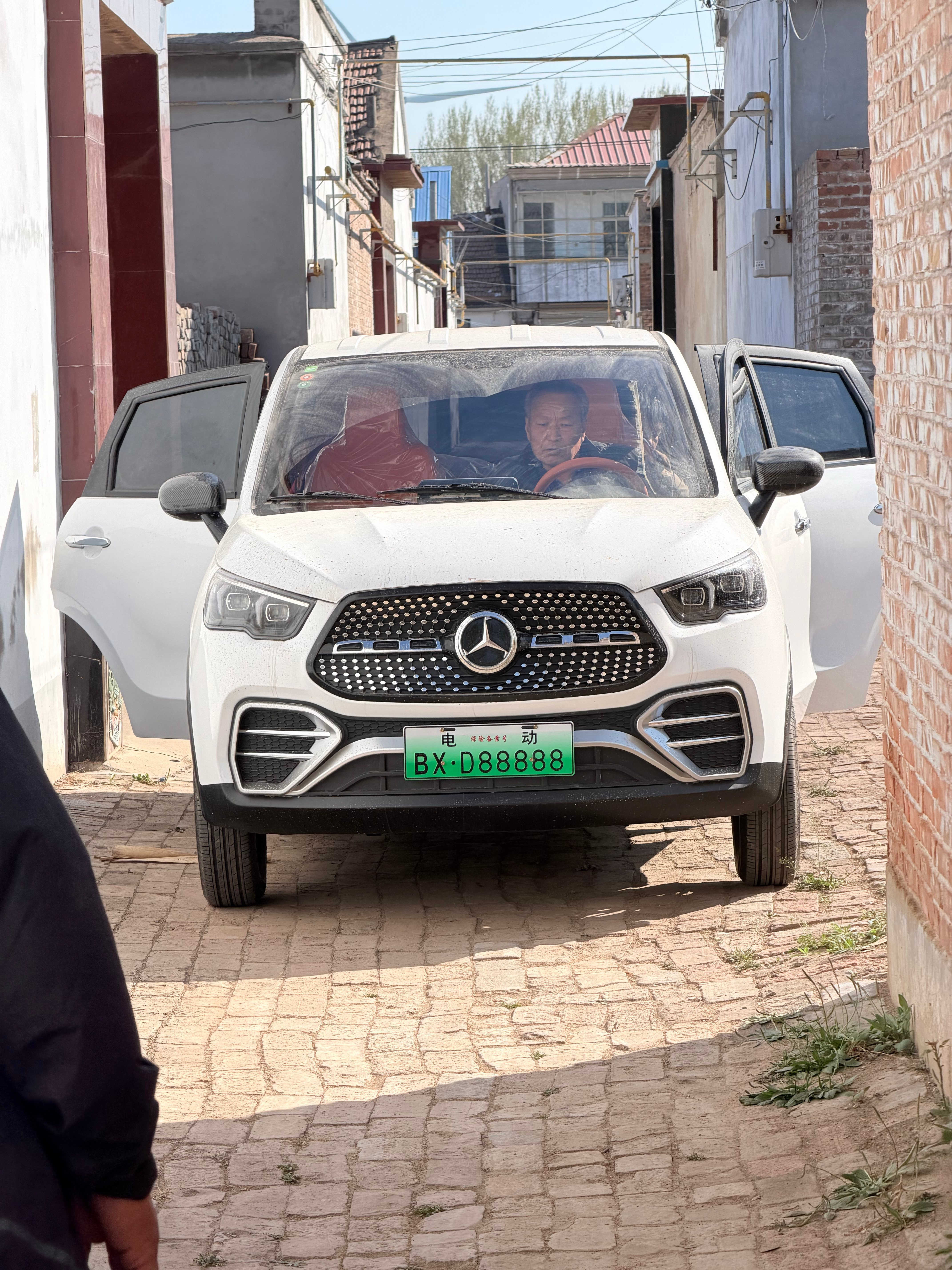 中国电车全球爆火恭喜我邻居入手小奔电车一台这内饰质感果然不错1.99万值了～ 