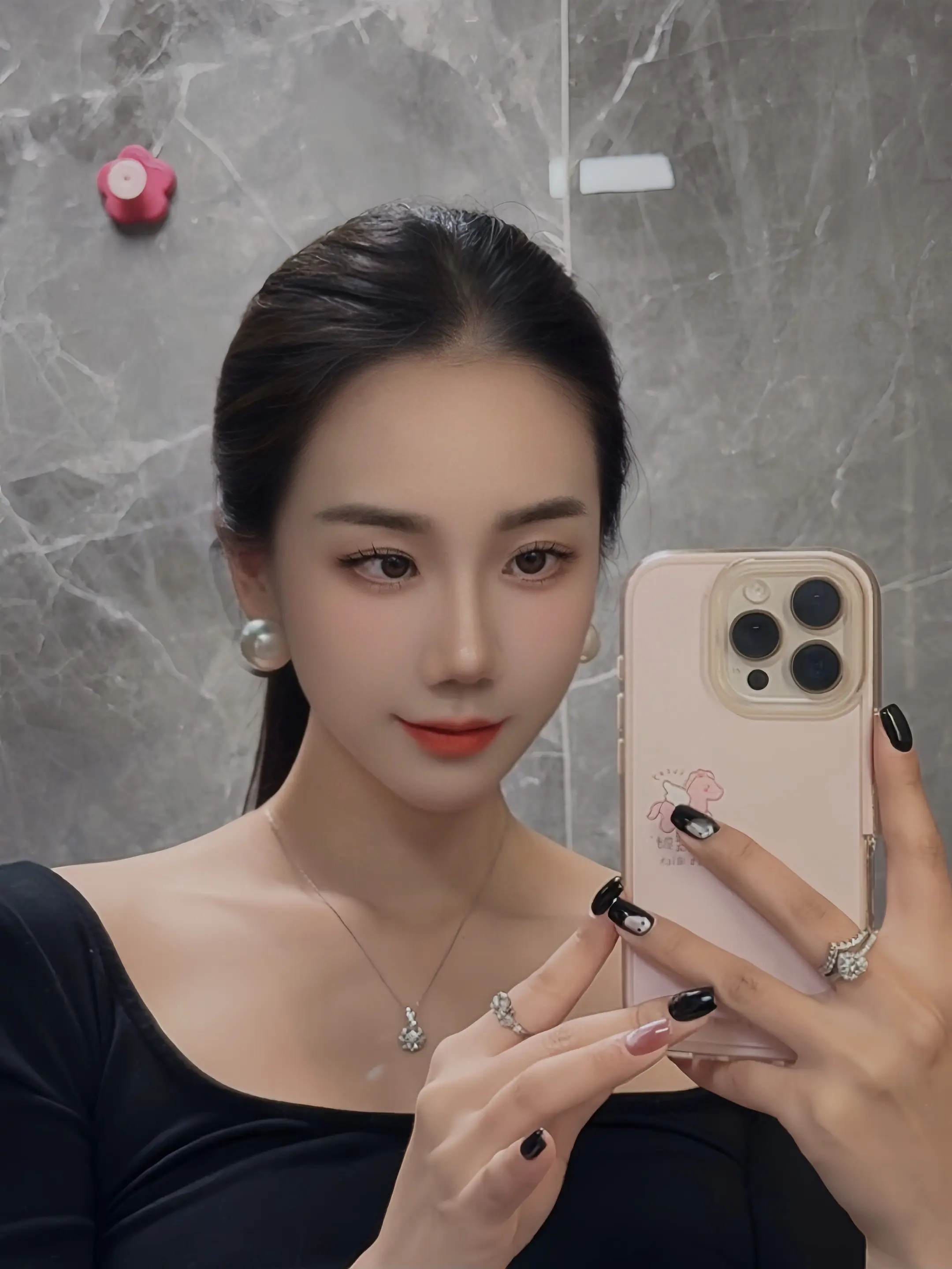 物质上没有要求的女生 感情上要的一定比别人多。