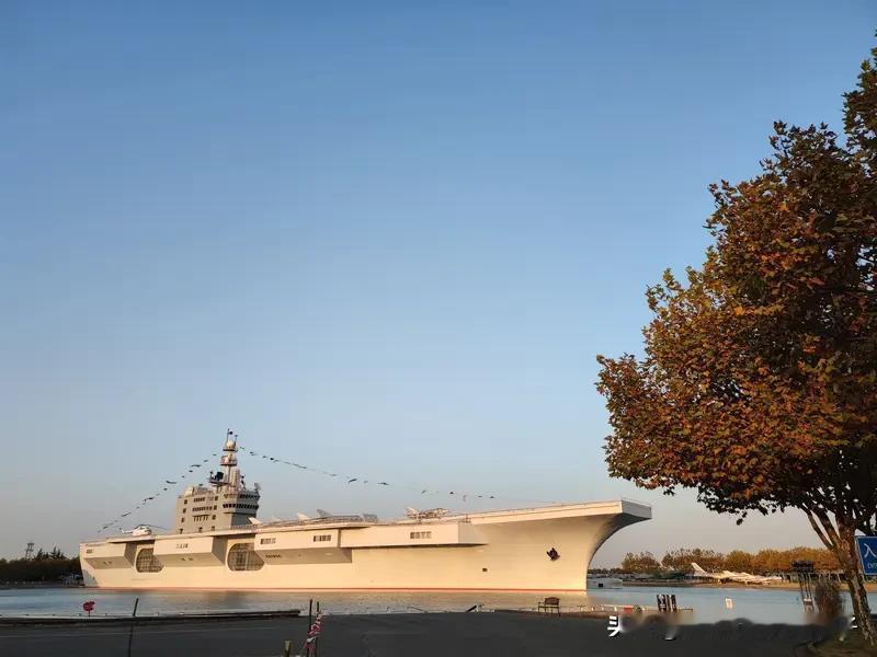 法国新型核航母“PANG”计划很有看头。今年12月21日，马克龙官宣启动建造，这