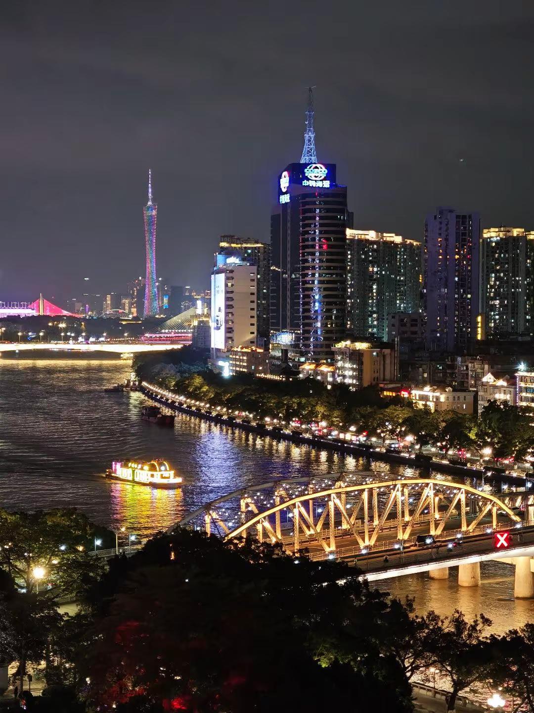 这个免费露台把广州夜景焊死了🌆 是谁还不知道海珠区星寰这个免费神仙露台💯地铁