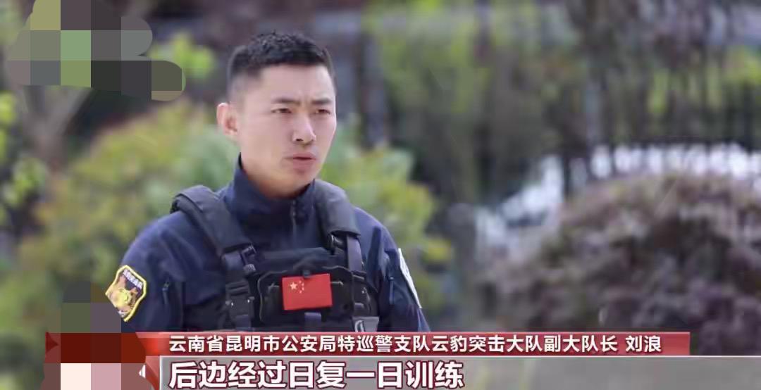 那件藏在队史室里的防弹衣，胸前有两个清晰的弹孔。每次看，都觉得后背发凉。

20