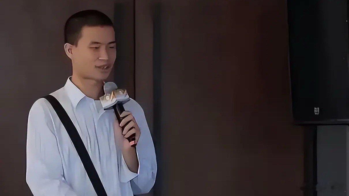 韦东奕在B站小店下架练习册，四天销售额破百万的背后，其实是一场关于知识产品边界的