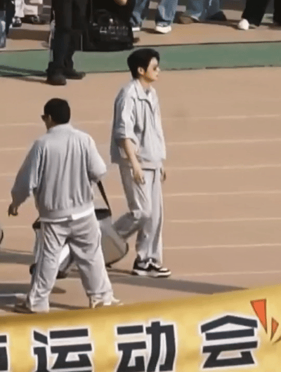 魏大勋，不愧是你！没想到魏大勋扛铁裤衩都能帅成这样！ 