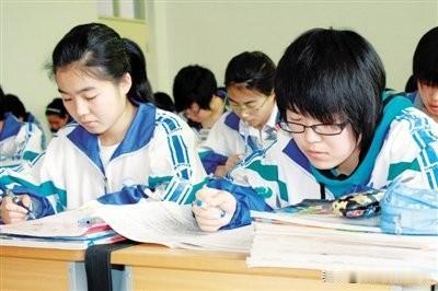 有人说：我们小时候放学就去爬树掏鸟窝，暑假泡在河里游泳，考前临时抱抱佛脚，不也照