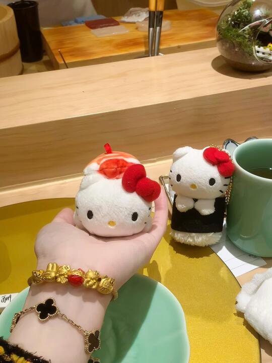 我也有黄金版hellokitty啦💛