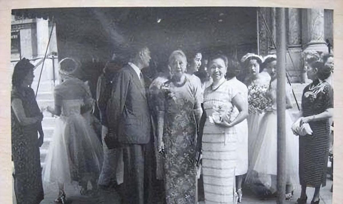 1985年，顾维钧在洛杉矶去世，93岁的黄蕙兰感慨万分，曾轻声说他确实是个好人