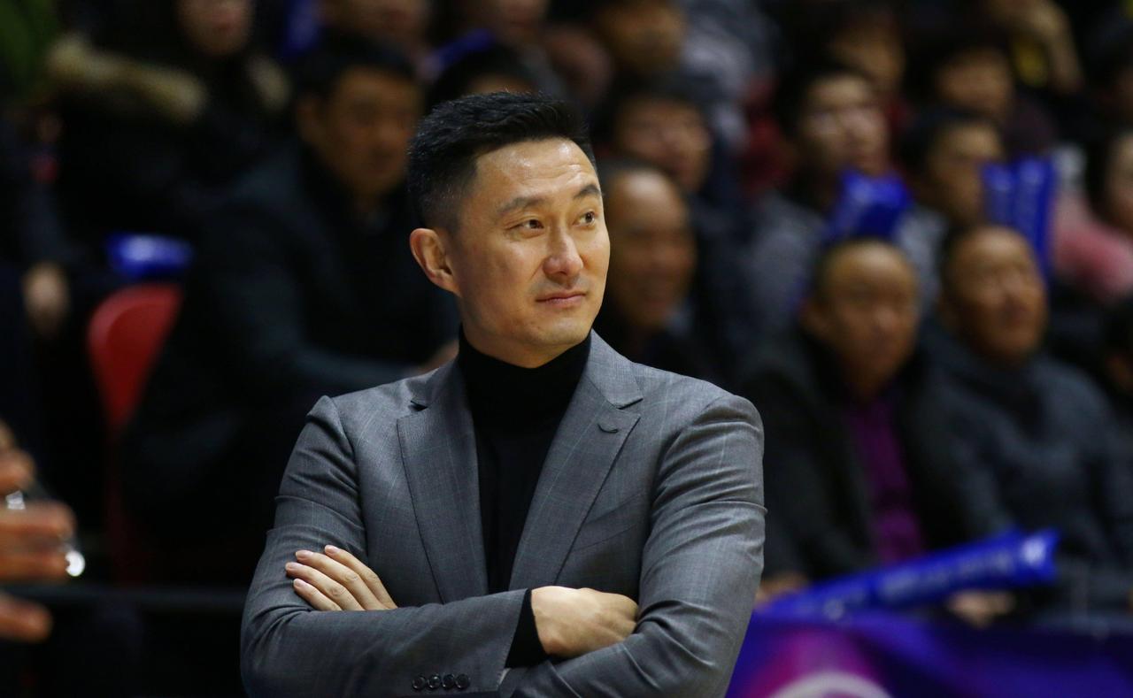 杜锋收到下课声！
在实力远超对手的情况下，杜锋再次带队输掉本应该拿下比赛！广东男