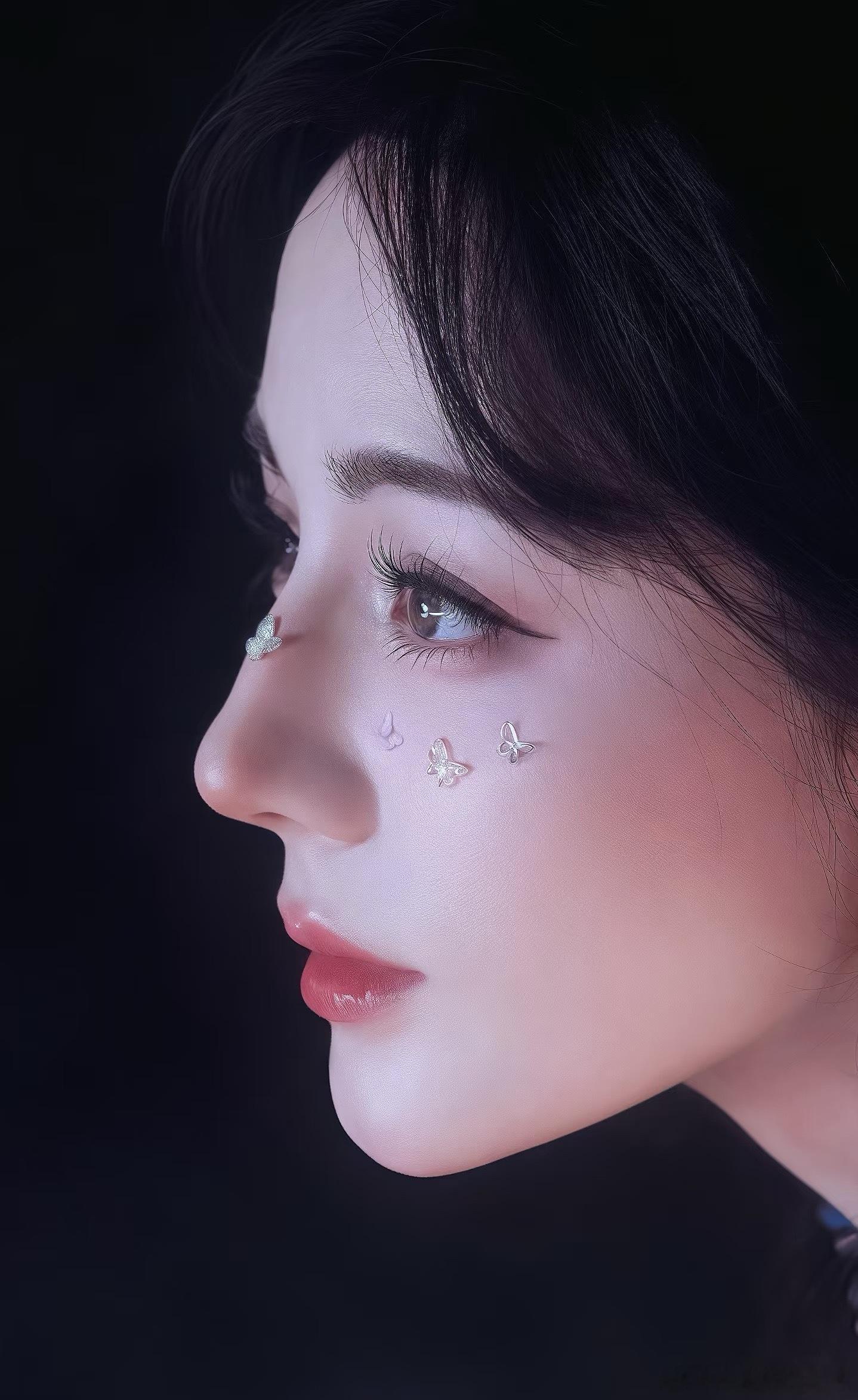 迪丽热巴明天生日🎂，内娱能有这张脸是神迹，展示下美貌 ​​​
