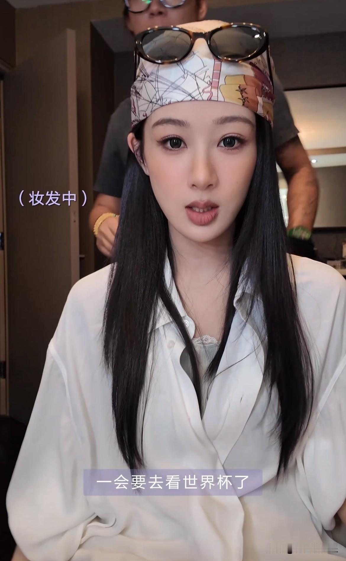 能说句实话吗？
盯着这组照片看了两分钟，在脑子里疯狂搜索女明星的姓名，
最后才发