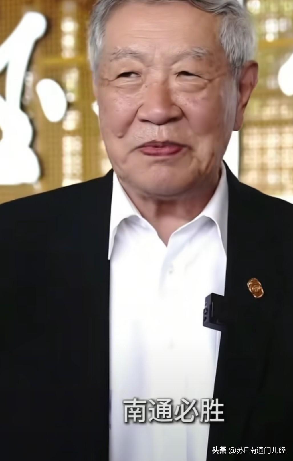 神探李昌钰博士突然驾鹤西去，实在有点意外。记得去年苏超时候还在为南通加油，还在调