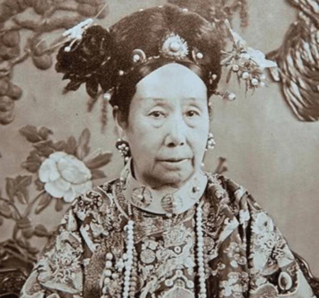 1863年，慈禧凌迟处死石达开5岁的儿子，必须剐满3000刀。可是，才剐了2刀，