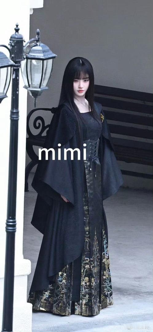 鞠婧祎苏绿夏鞠婧祎万花世界 这个现代装有点意思