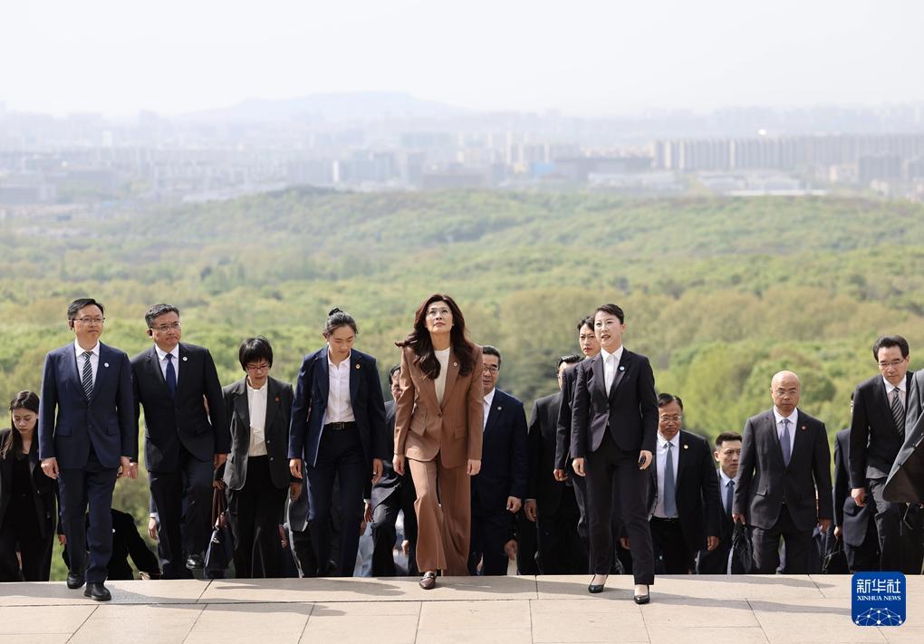 郑丽文率团抵达大陆是件值得肯定的事。从大陆推出的10项惠台措施就能看出诚意，覆盖