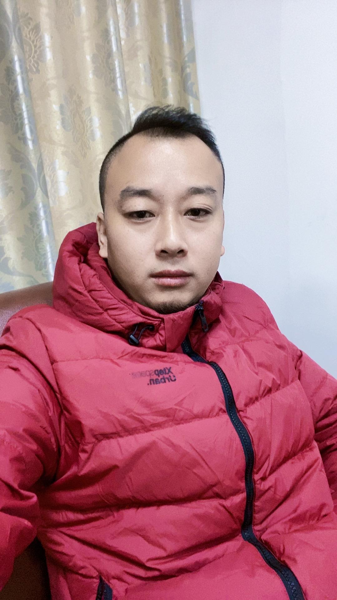 老了，骚不动了，冷冷的风拍在脸上
秋衣塞进秋裤里，秋裤塞进袜子里，是对冬天最起码