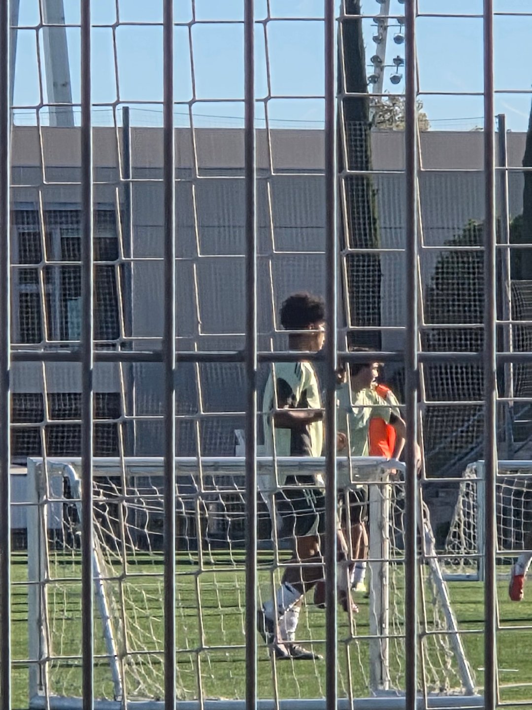 迷你罗在巴尔德贝巴斯跟随皇马青年队训练。halamadrid