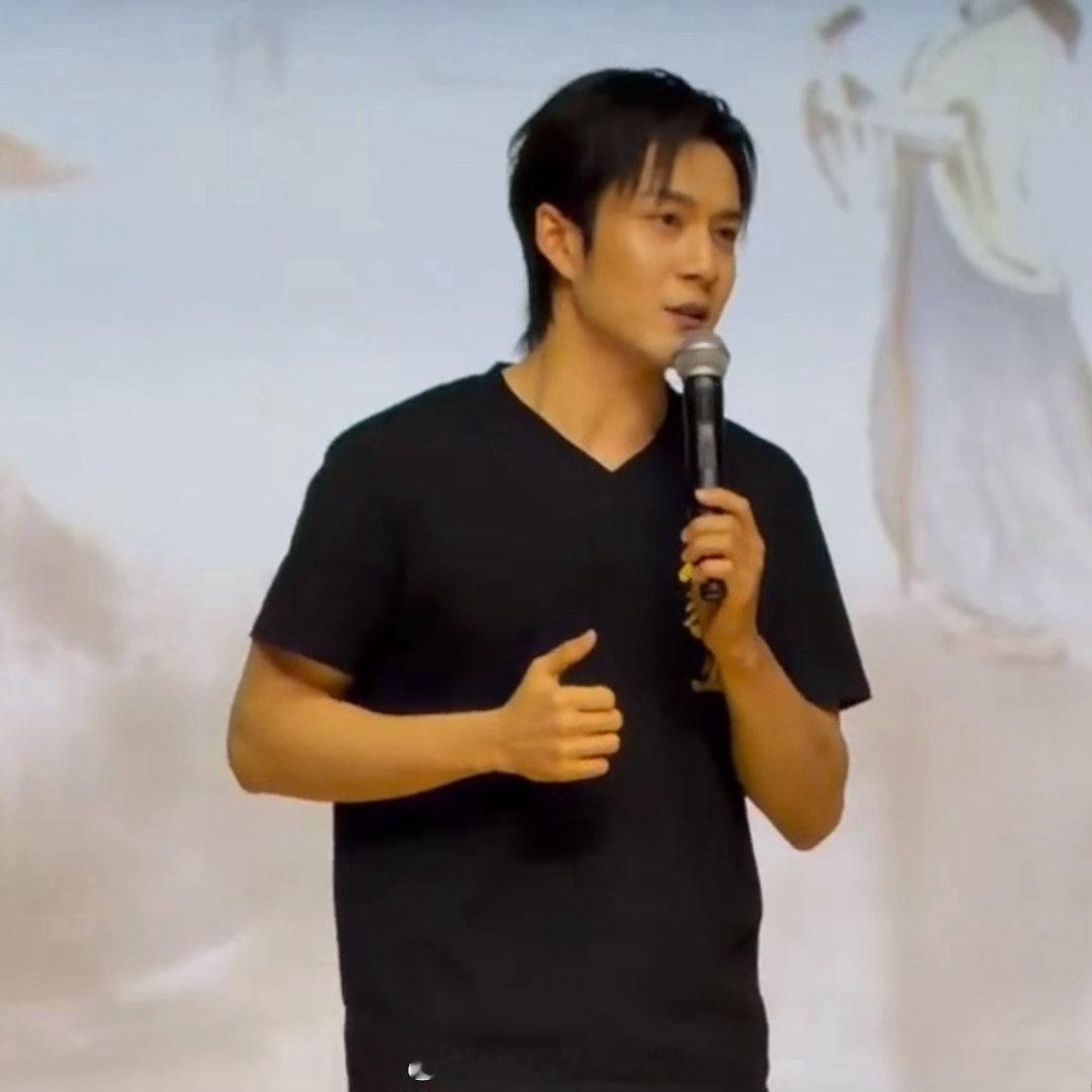 韩东君回应杨紫缺席韩东君称呼杨紫是大女主韩东君的情商和男友力绝了 