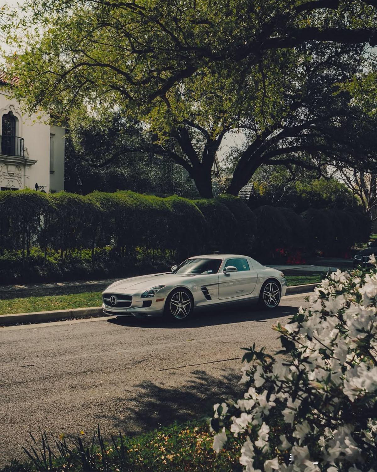 奔驰SLS AMG 当年面世鸥翼门震撼世界
