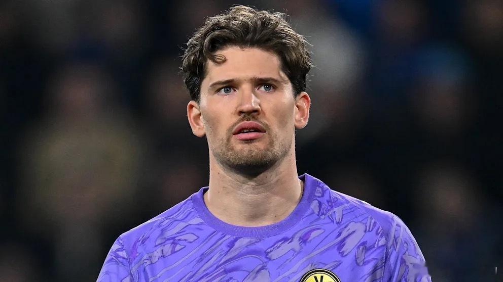 多特蒙德门将科贝尔承认最后时刻自己犯下了错误，要向球队说声抱歉，当时头脑瞬时短路